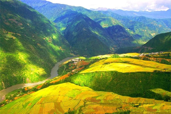 怒江传媒公司带您去贡山赴一场秋天的约会
