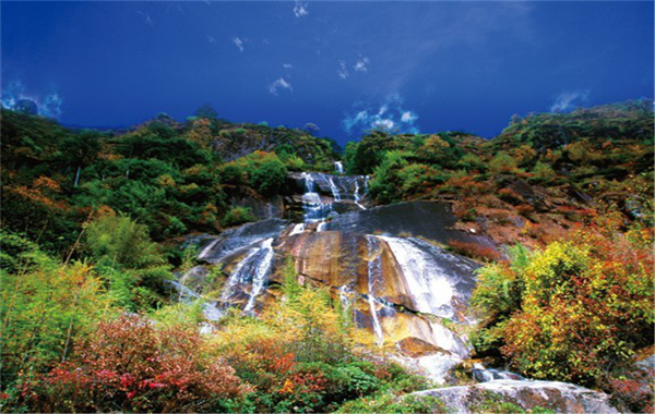 怒江旅游：一场冰雪彩林盛宴，正在怒江亚坪上演