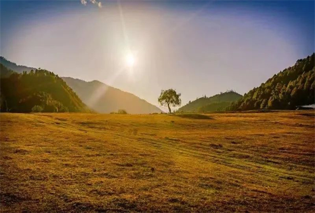 怒江会议旅游：初冬时分，沉醉于怒江的山光水色