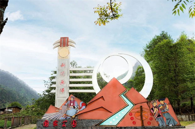 云南旅游,云南旅行社,云南团建公司,云南策划公司,云南会议会展,怒江旅游,怒江旅行社,怒江团建公司,怒江策划公司,怒江会议会展：在图中赴一场亚坪梦幻隐匿之境