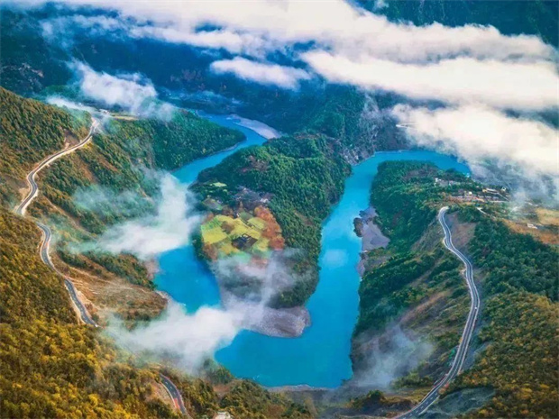云南旅游,云南旅行社,云南团建公司,云南策划公司,云南会议会展,怒江旅游,怒江旅行社,怒江团建公司,怒江策划公司,怒江会议会展：秋落怒江 | 峡谷间的时序诗篇